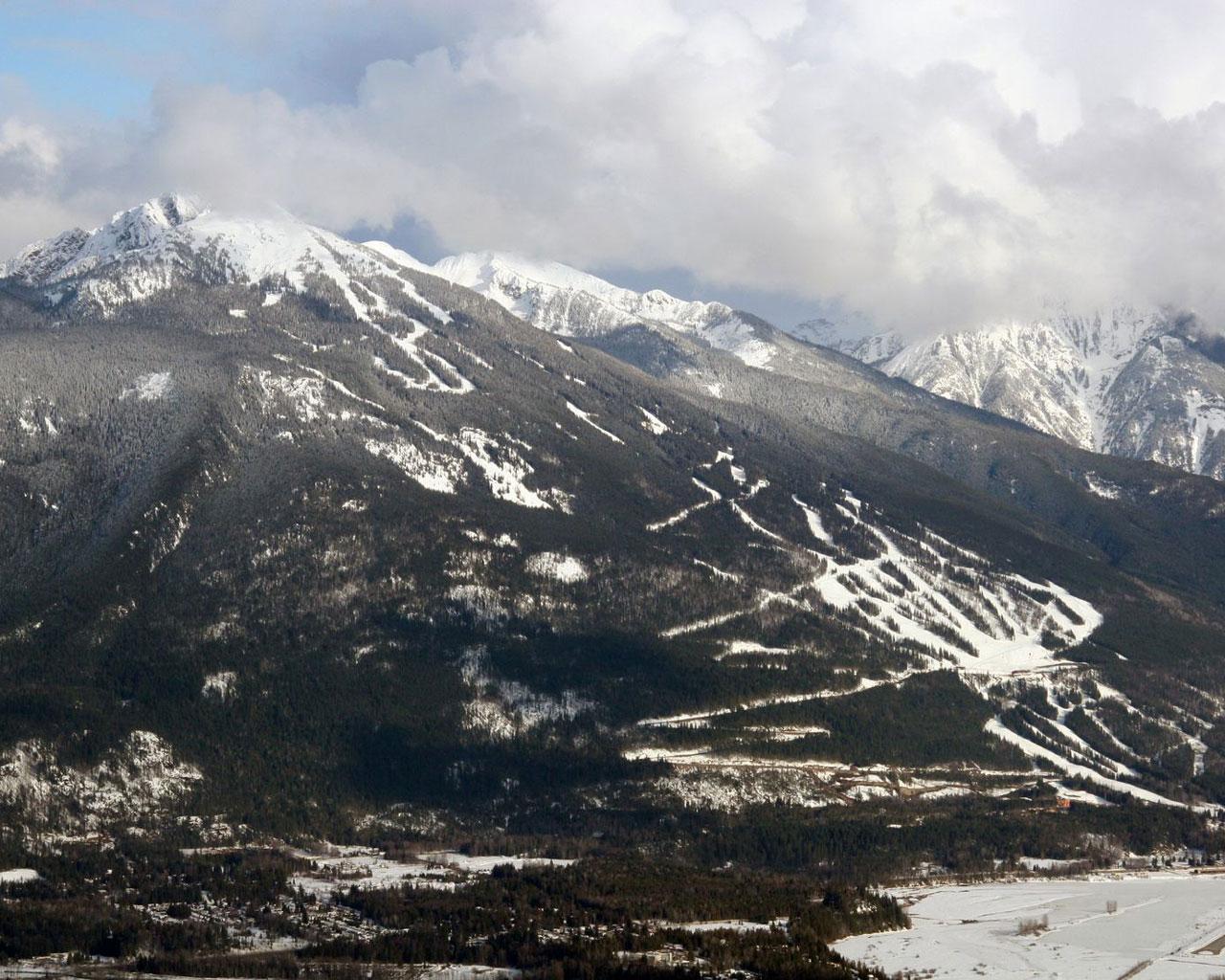 Revelstoke - Overall View of Ski Area Wallpaper #1 1280 x 1024 